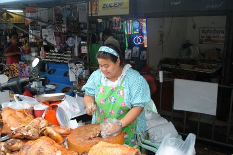 Porcul prajit e o afacere serioasa in Trang